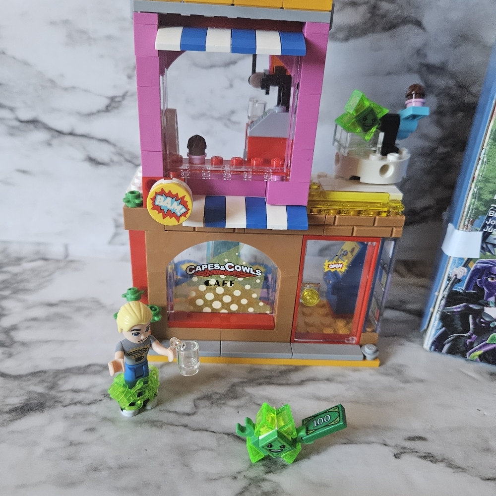 Lego DC Super Hero Girls Harley Quinn To The Rescue #41231 - Picture 4 of 16